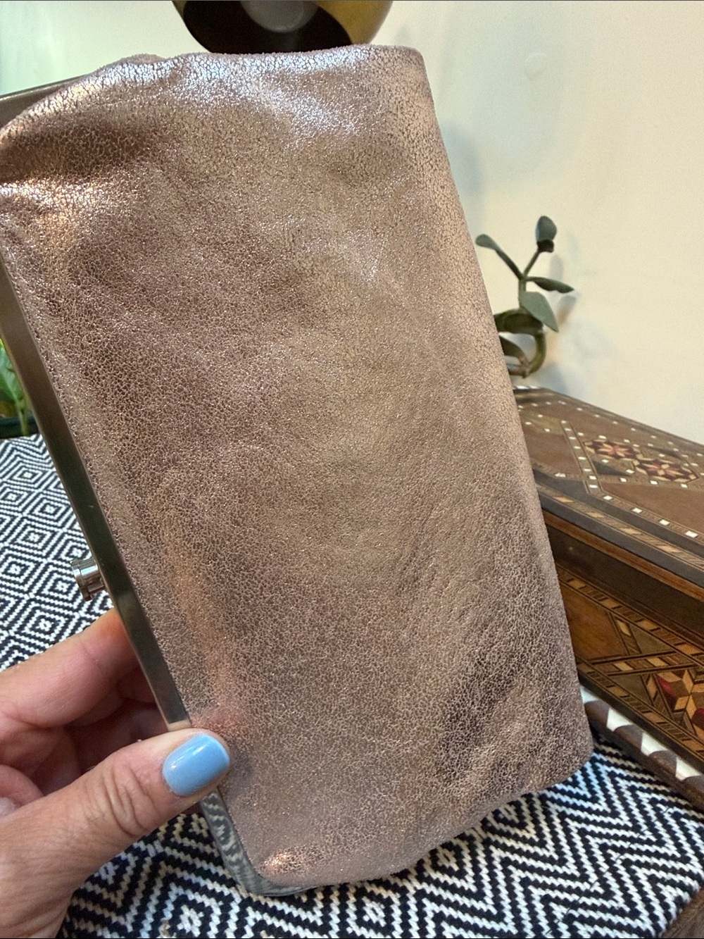 Hobo Lauren Metallic Rose Gold Clutch Bag. Genuine Leather. - Picture 13 of 14